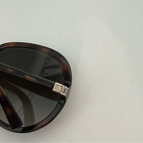 Givenchy 61mm Gradient Round Sunglasses In Dark Havana & Brown Gradient -Reemoly - Picture 6 of 16